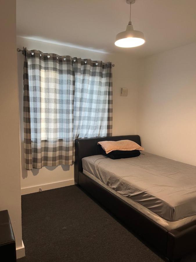 Double Bedroom With Ensuite Ilford Exterior photo